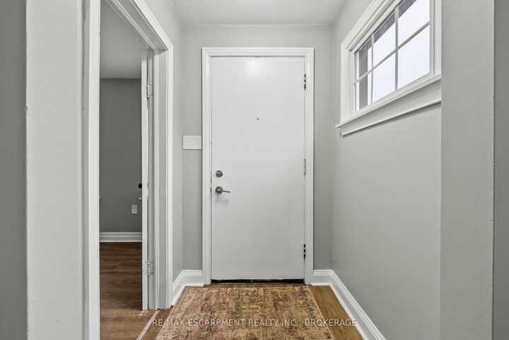 Property Photo:  1 Linwood Street Main  ON L2N 2H4 