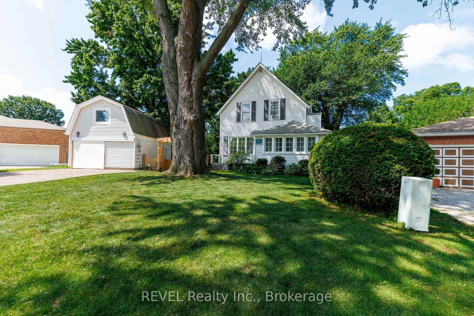 Property Photo: 2791 Neptune Crescent ON L2J 3X4
