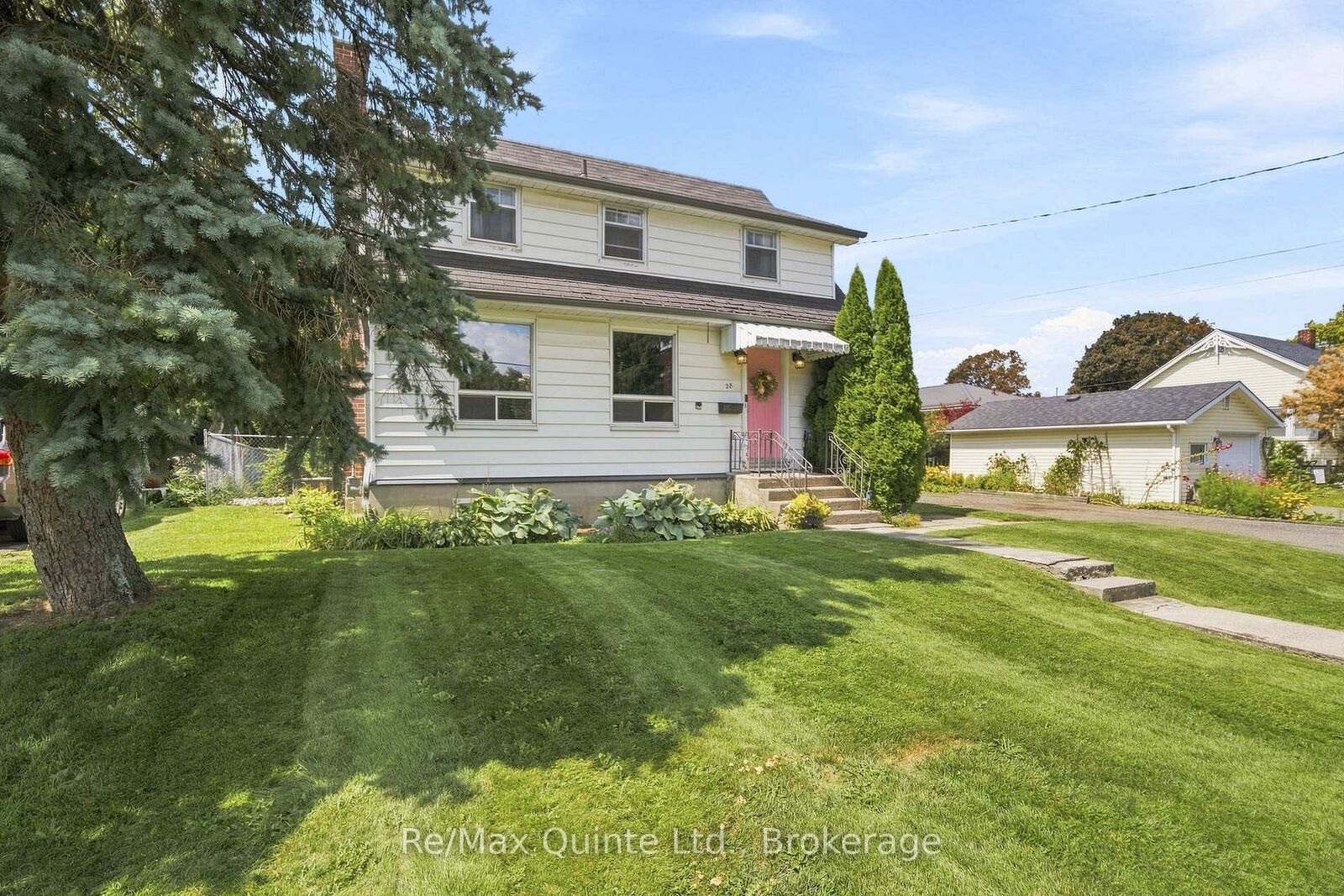 Property Photo: 28 Shamrock Road ON K8P 4J2