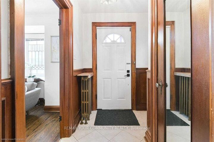 Property Photo: 26 Elmsdale Road W ON M4J 3M4