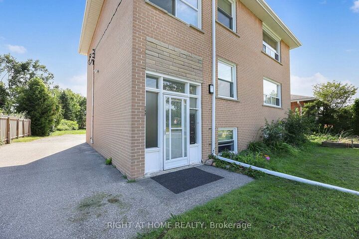 Property Photo: 137 Vancouver Street ON L4M 4M5