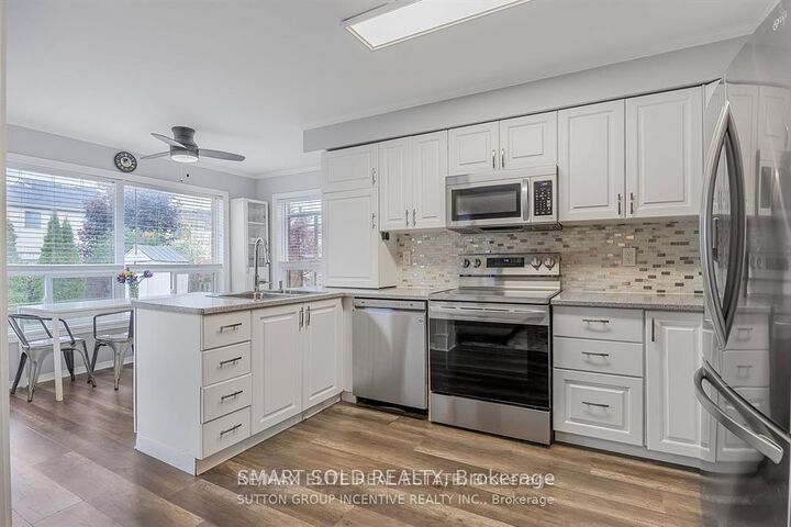 Property Photo:  28 Leggott Avenue Upper Bedroom  ON L4N 8A9 