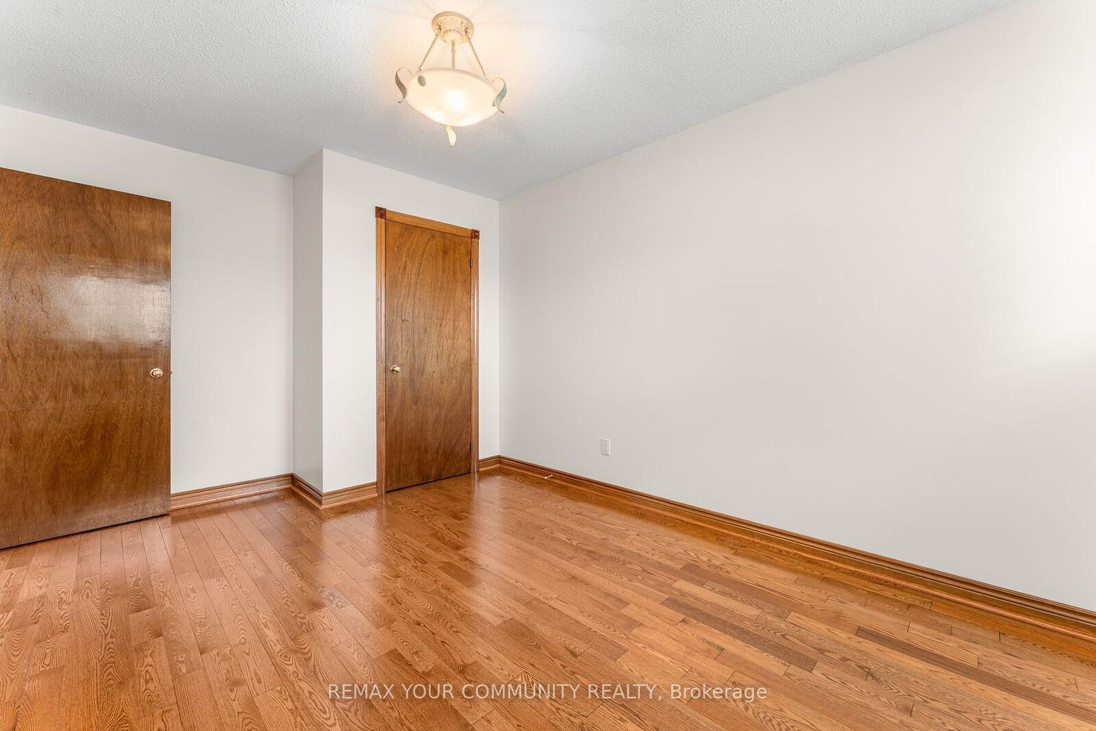 Property Photo: 4 Tomel Court ON L7E 1B2