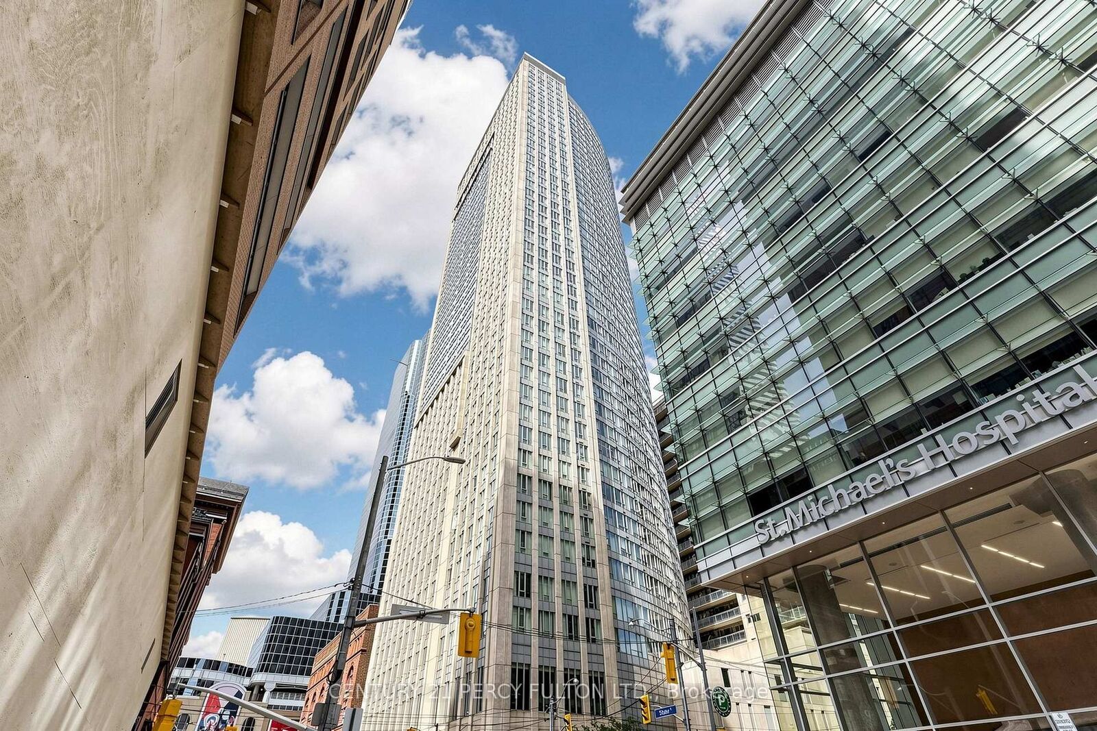 Property Photo: 210 Victoria Street 4106 ON M5B 2R3