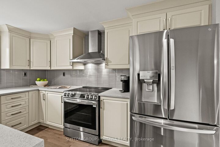 Property Photo: 2450 Blackstone Crescent ON K1B 4H2