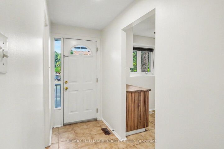 Property Photo: 1747A Lamoureux Drive ON K1E 2N3
