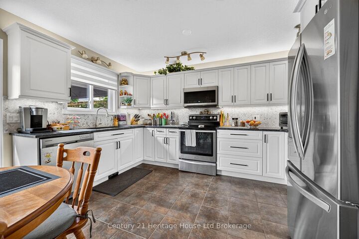 Property Photo: 43 Beech Boulevard ON N4G 5R8