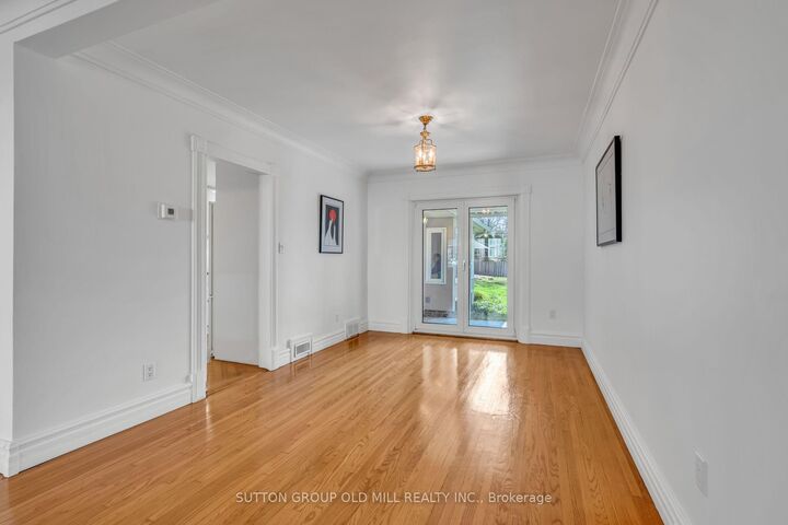Property Photo: 29 Robin Hood Road ON M9A 2W6