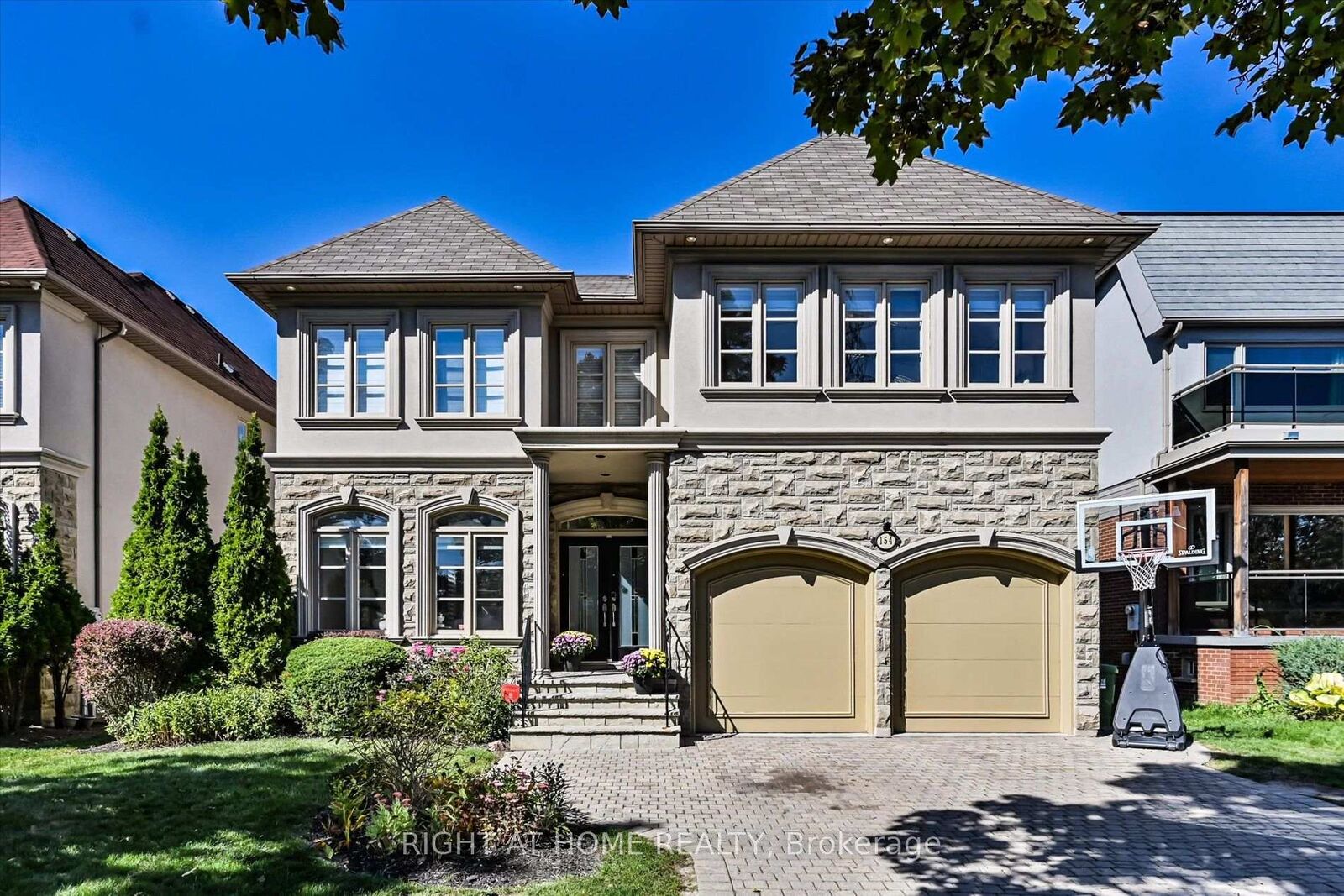 Property Photo: 154 Charlton Boulevard ON M2R 2J1
