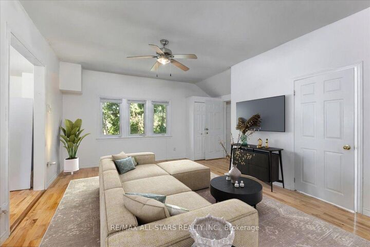 27182 Woodbine Avenue — photo 1