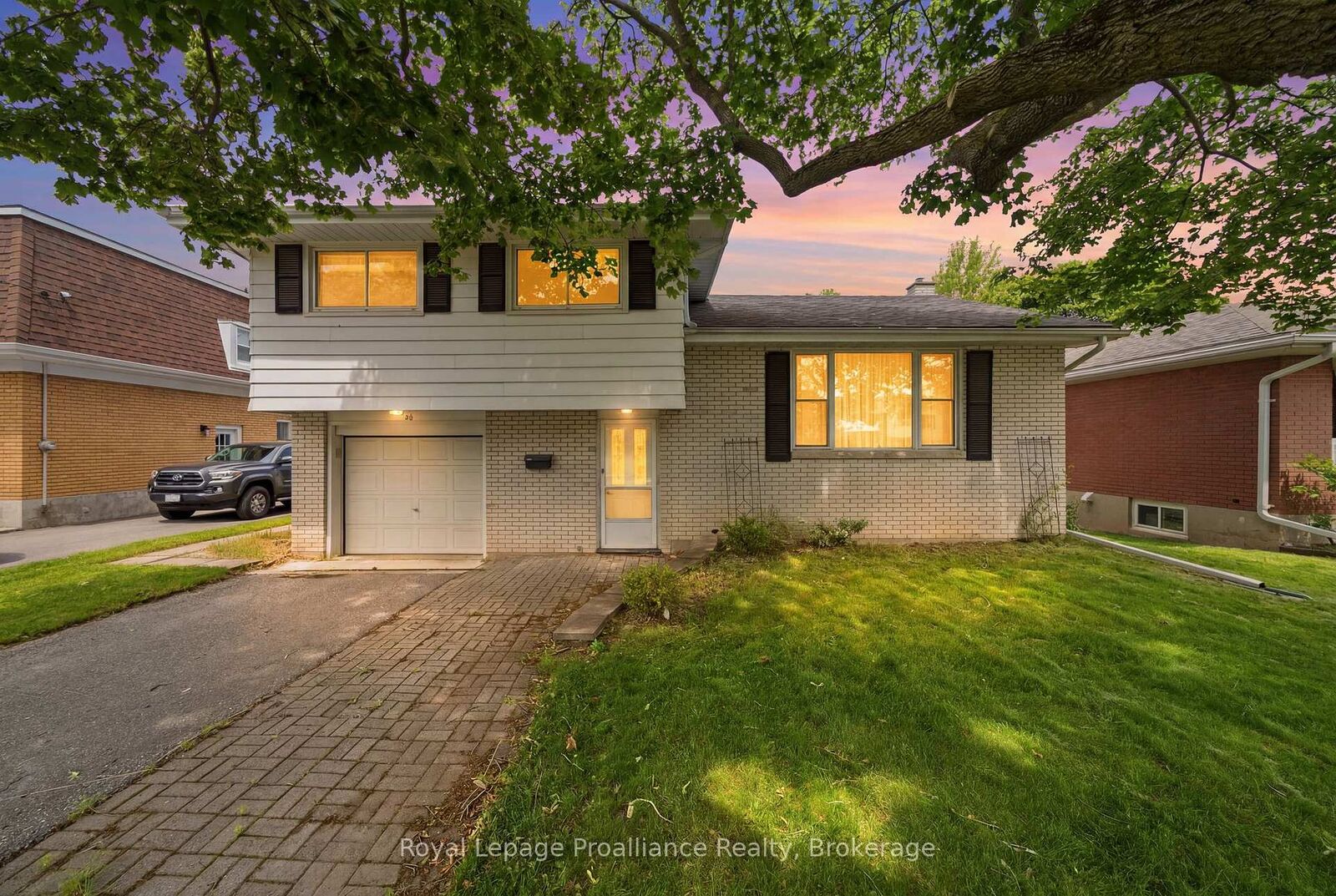 Property Photo: 46 Edgehill Road ON K8N 2L1