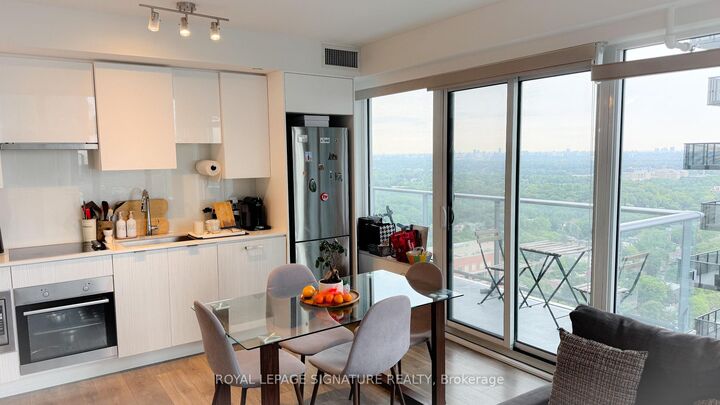 Property Photo:  99 Broadway Avenue 3004  ON M4P 0E3 