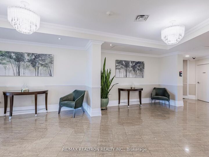 Property Photo: 40 Harding Boulevard W 1015 ON L4C 9S5