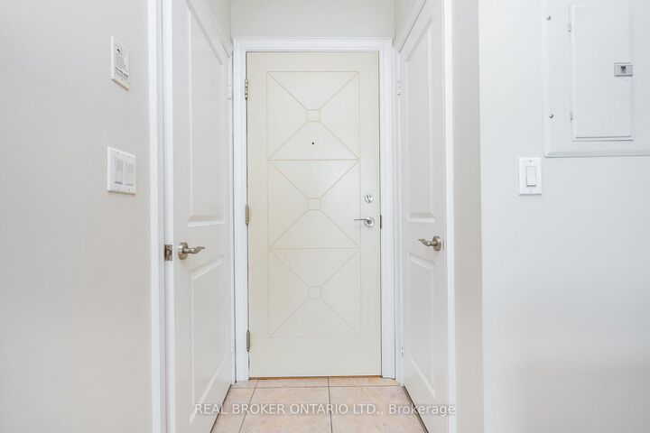 Property Photo:  18 Harding Boulevard Ph208  ON L4C 0T3 
