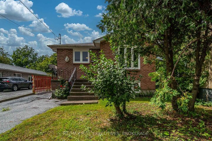 Property Photo: 426 Montreal Street ON K7K 3H7