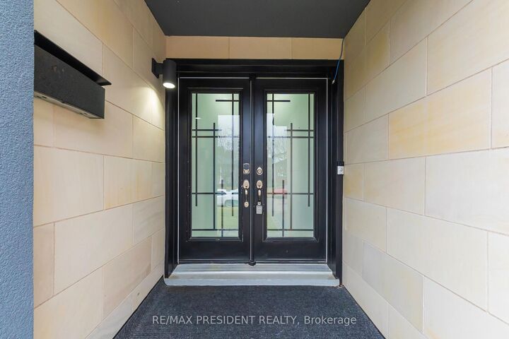 Property Photo: 212 Wedgewood Drive ON N1S 4P8