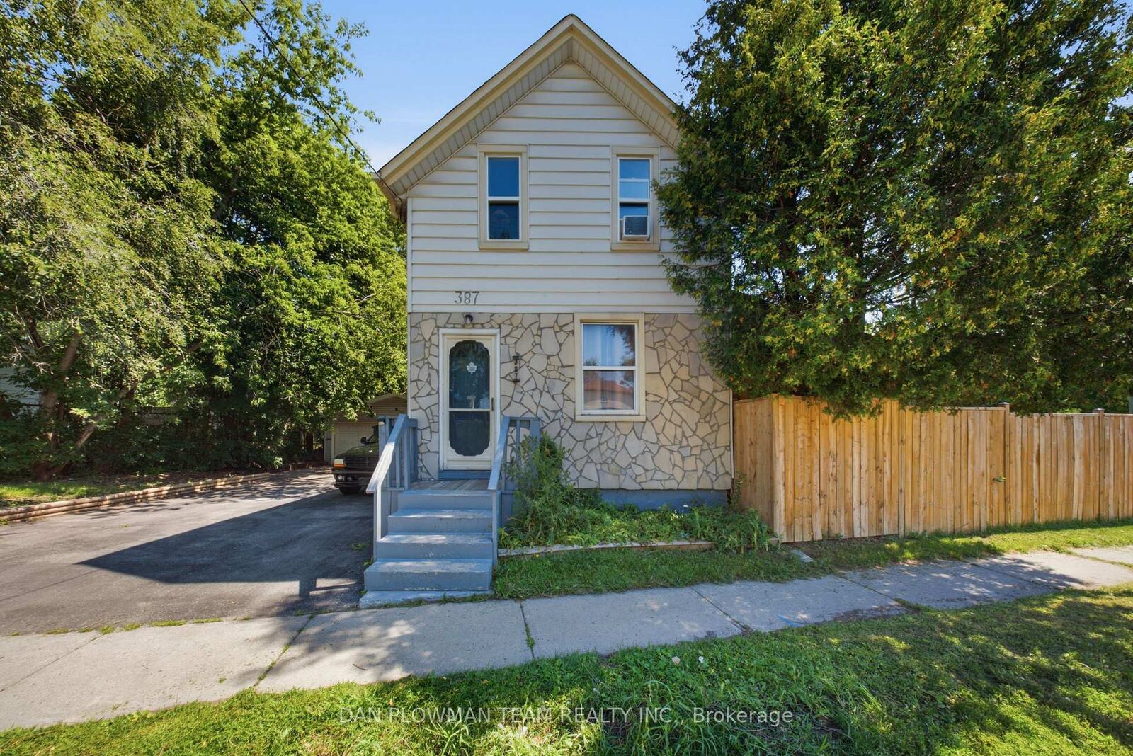 Property Photo: 387 Albert Street ON L1H 4S3
