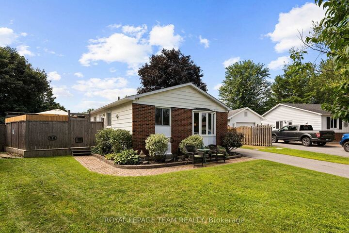 Property Photo: 27 Ballantrae Way ON K2L 1N3
