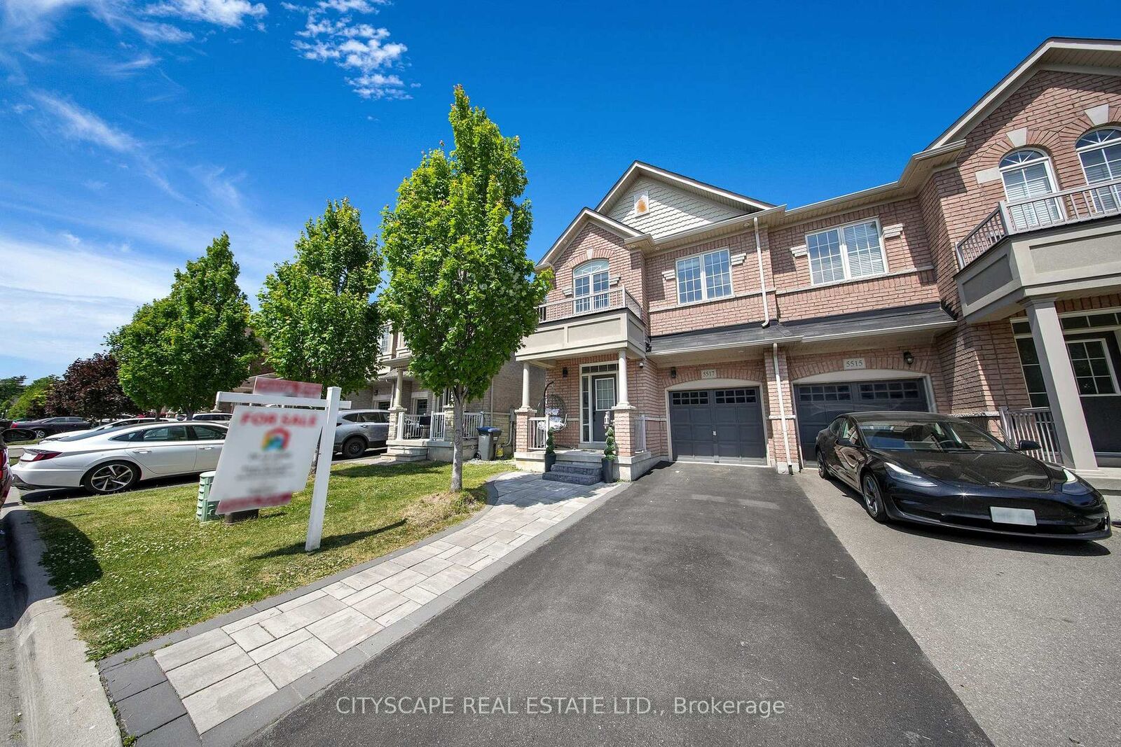 Property Photo: 5517 Meadowcrest Avenue ON L5M 0N1