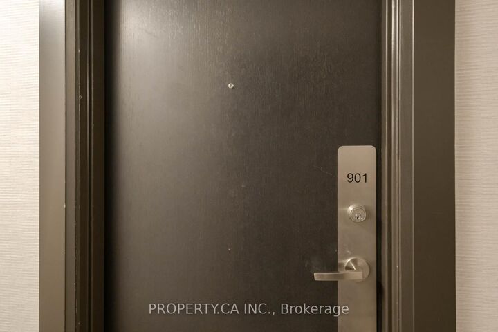 Property Photo: 31 Four Winds Drive W 901 ON M3J 1K9