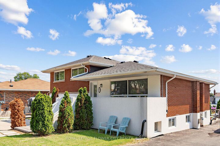 Property Photo: 79 Kimberly Drive ON L8K 4K7