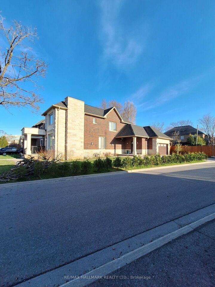 Property Photo:  38 Harrison Avenue Lower  ON L5H 2N9 
