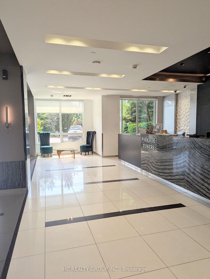 Property Photo:  7165 Yonge Street 111  ON L3T 0C9 