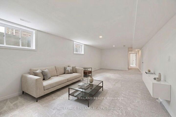 Property Photo: 2 Evylean Court ON N5R 0P6