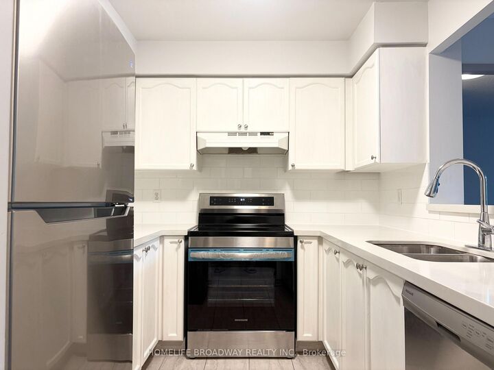 Property Photo: 39 Pemberton Avenue 109 ON M2M 4L6