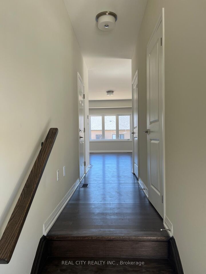 Property Photo:  3047 Sandy Acres Avenue  ON L3V 8R3 