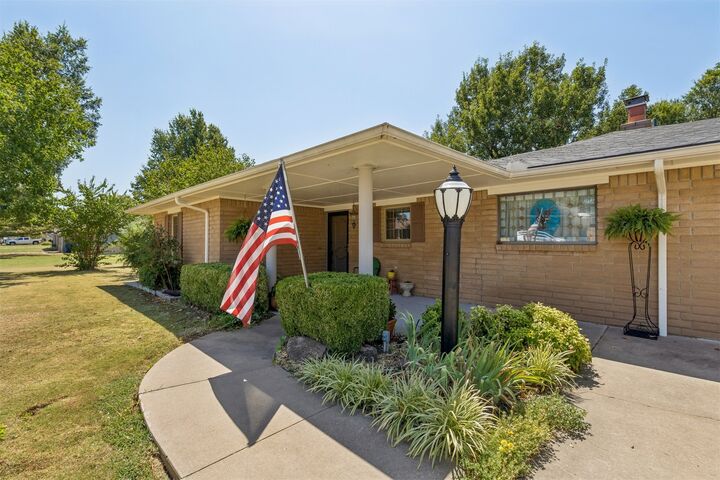 Property Photo:  1002 Sunset Circle  OK 74085 
