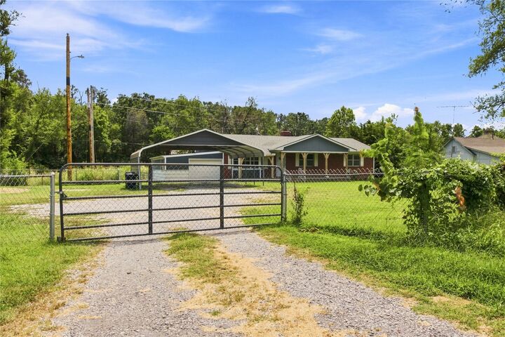 Property Photo:  2424 N State Highway 82 Highway  OK 74365 