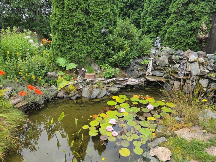 Property Photo: 437 Rockland Rd BC V9W 1N7