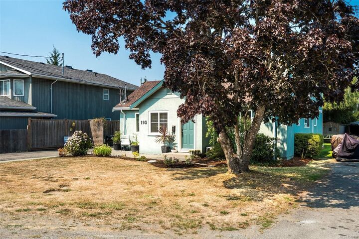Property Photo: 193 Quincy St BC V8Z 5E9