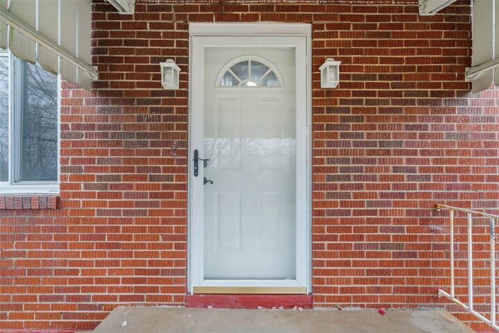 Property Photo: 116 Warren Dr PA 15068