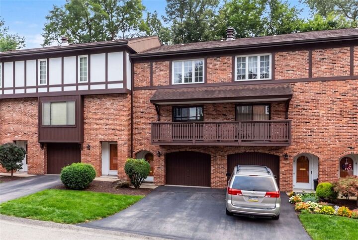 Property Photo: 350 Woodbridge Dr PA 15237