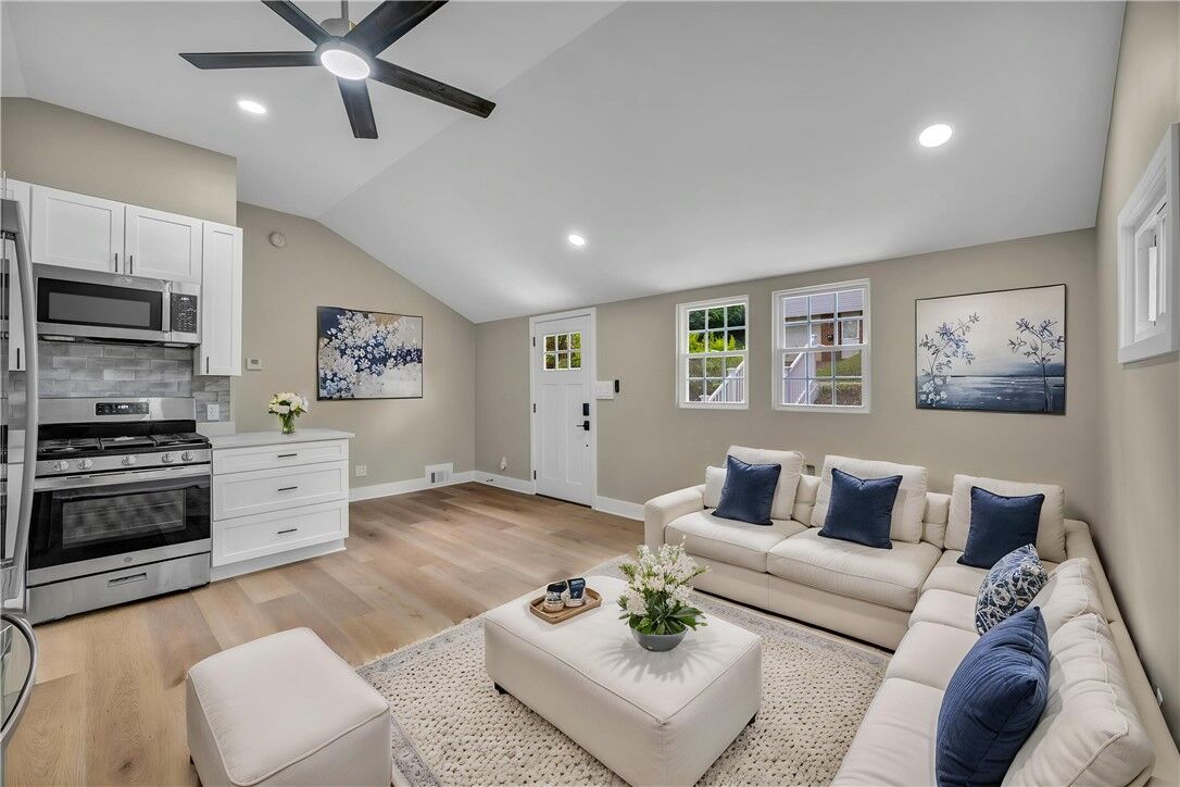 Property Photo:  1305 Terrace St  PA 15017 