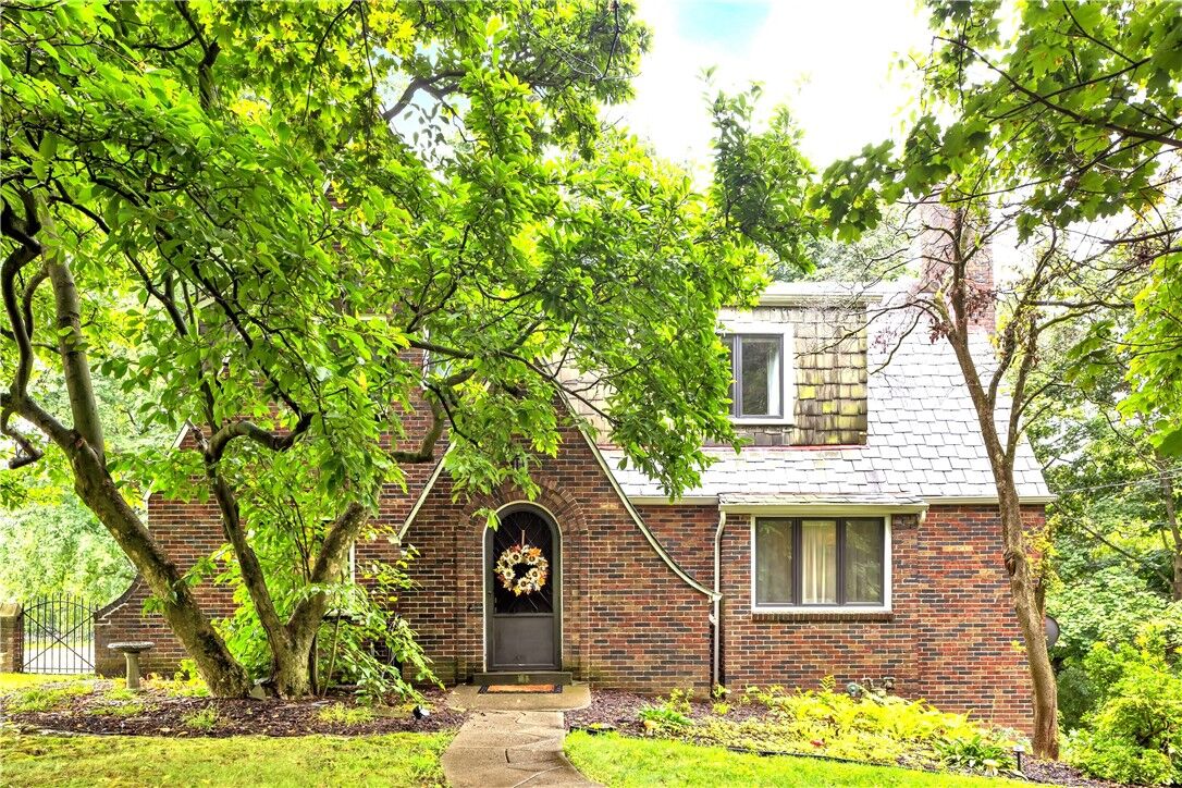 Property Photo:  148 E Fairview Ave  PA 15237 