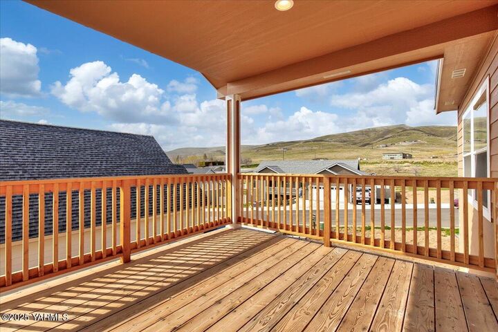 Property Photo: 3408 Oster Dr WA 98901