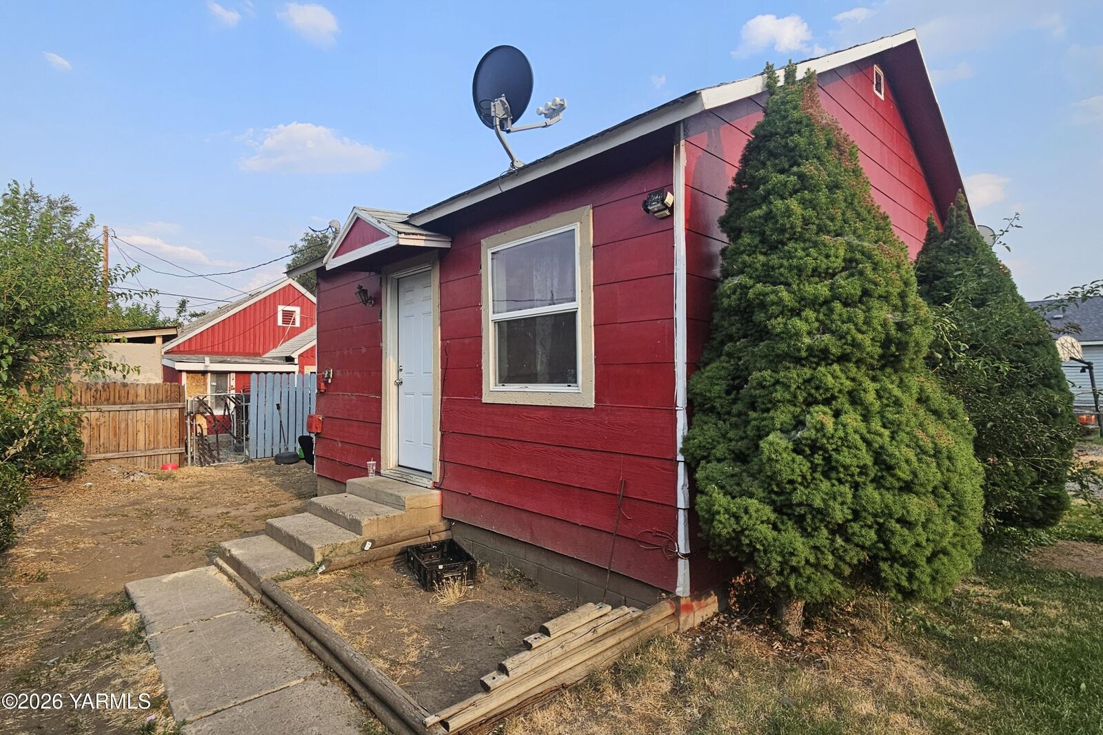 Property Photo: 911 S 6th St WA 98901