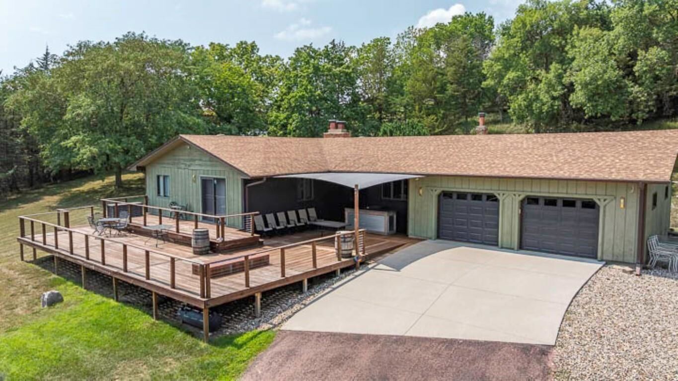Property Photo: 125 Kingsley Ln SD 57078