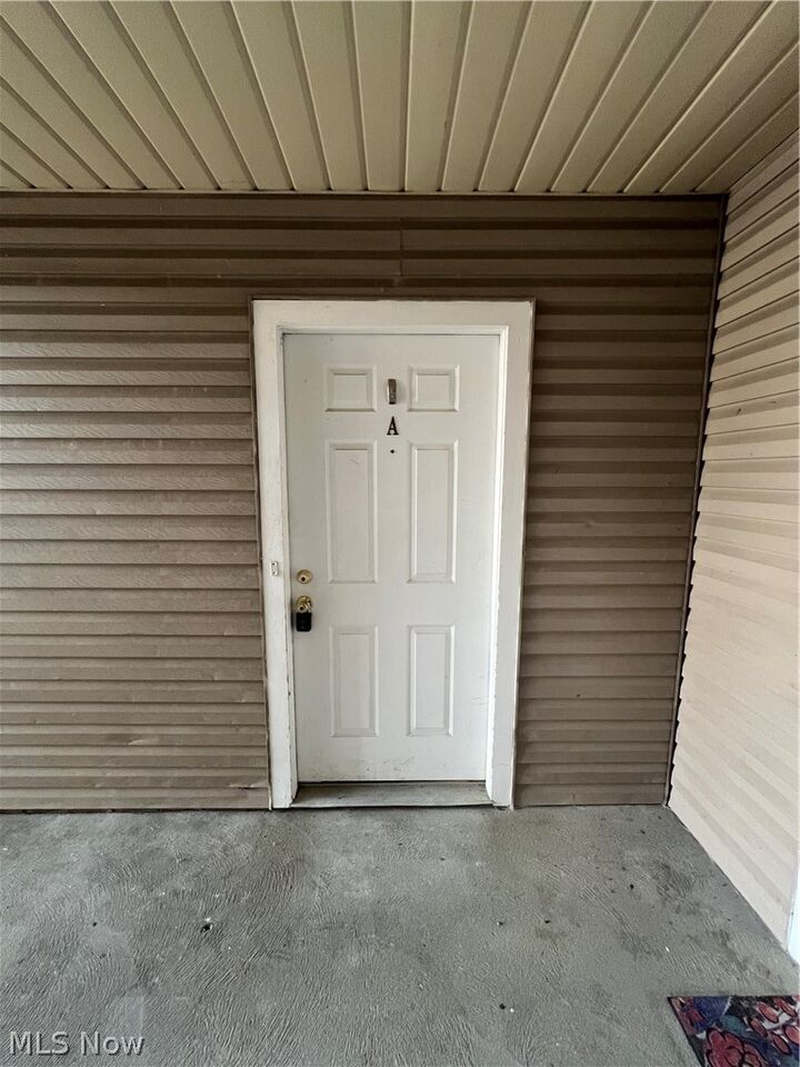 Property Photo:  320 Village Pointe Drive 1  OH 44313 