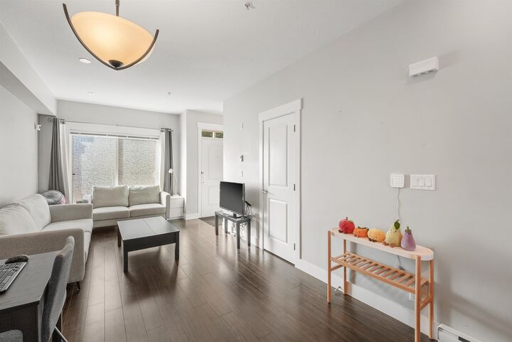 Property Photo:  838 Royal Avenue 1  BC V3M 1J9 