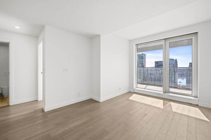 Property Photo: 1480 Howe Street 3209 BC V6Z 0G5