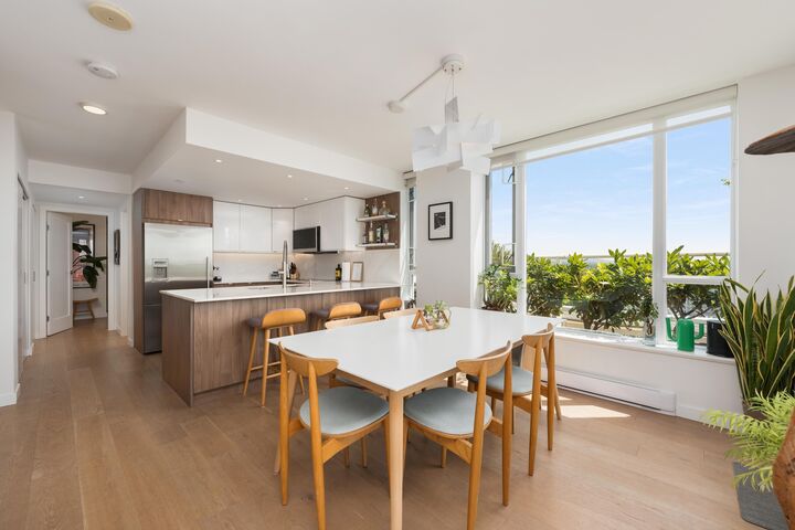 Property Photo: 550 Taylor Street 2405 BC V6B 1R1