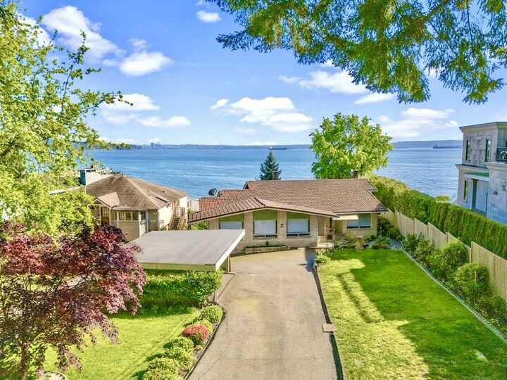 Property Photo: 2560 Bellevue Avenue BC V7V 1E4