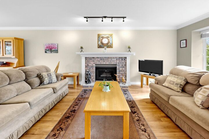 Property Photo: 15929 88A Avenue BC V4N 2X9