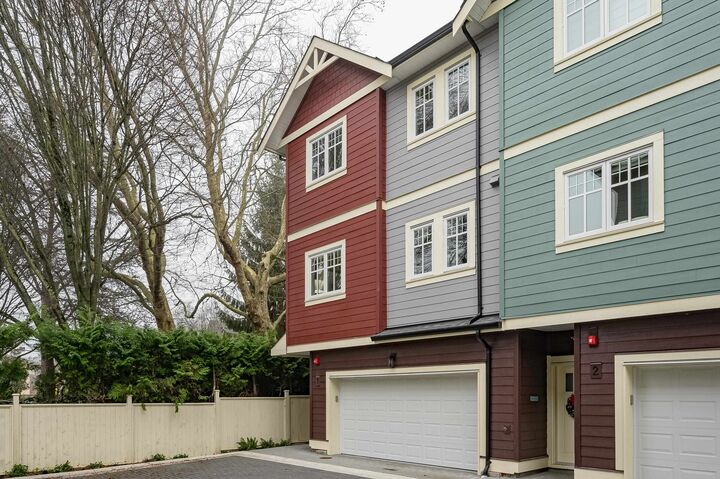 4829 48 Avenue 3 — photo 1