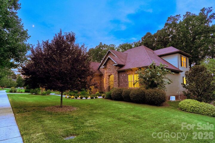 Property Photo: 8701 Whitehawk Hill Road NC 28173