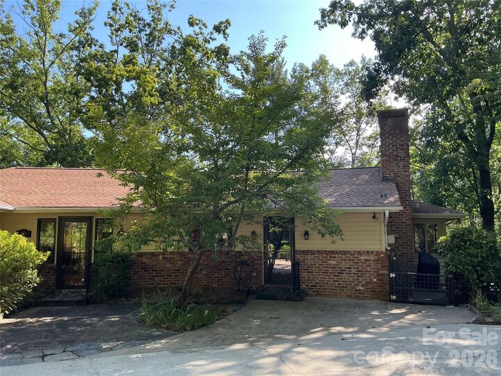 Property Photo:  12 E Park Drive  NC 28782 